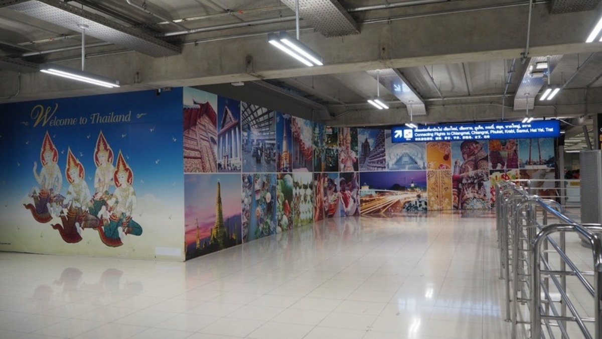 バンコク・スワンナプーム空港の到着ロビー(2022年ヨーロッパ旅行 Day3のアイキャッチ画像)