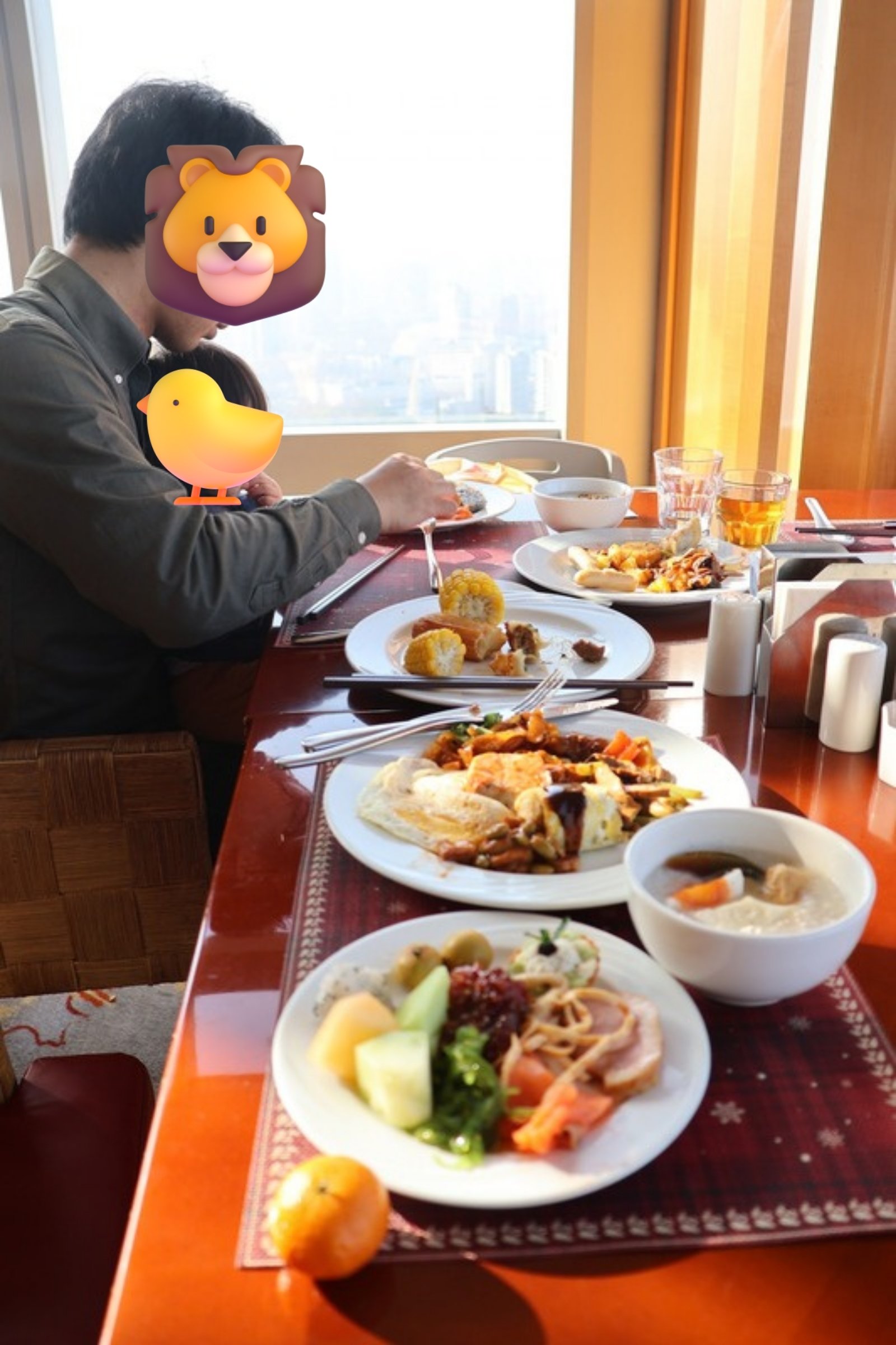 JWマリオット上海の窓際の席で朝食