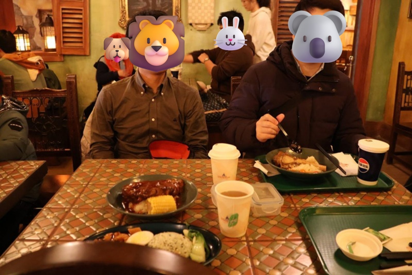 パーク内のレストランで昼食